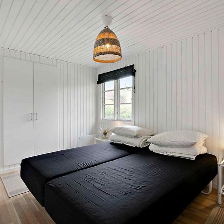 Nyistandsat Sommerhus Med Kaerlighed Og Sjael Kyndelose Exterior photo