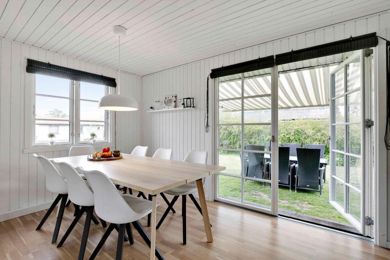 Nyistandsat Sommerhus Med Kaerlighed Og Sjael Kyndelose Exterior photo