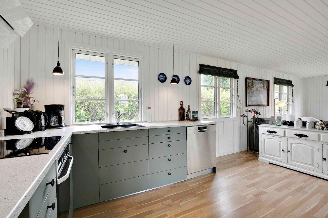 Nyistandsat Sommerhus Med Kaerlighed Og Sjael Kyndelose Exterior photo