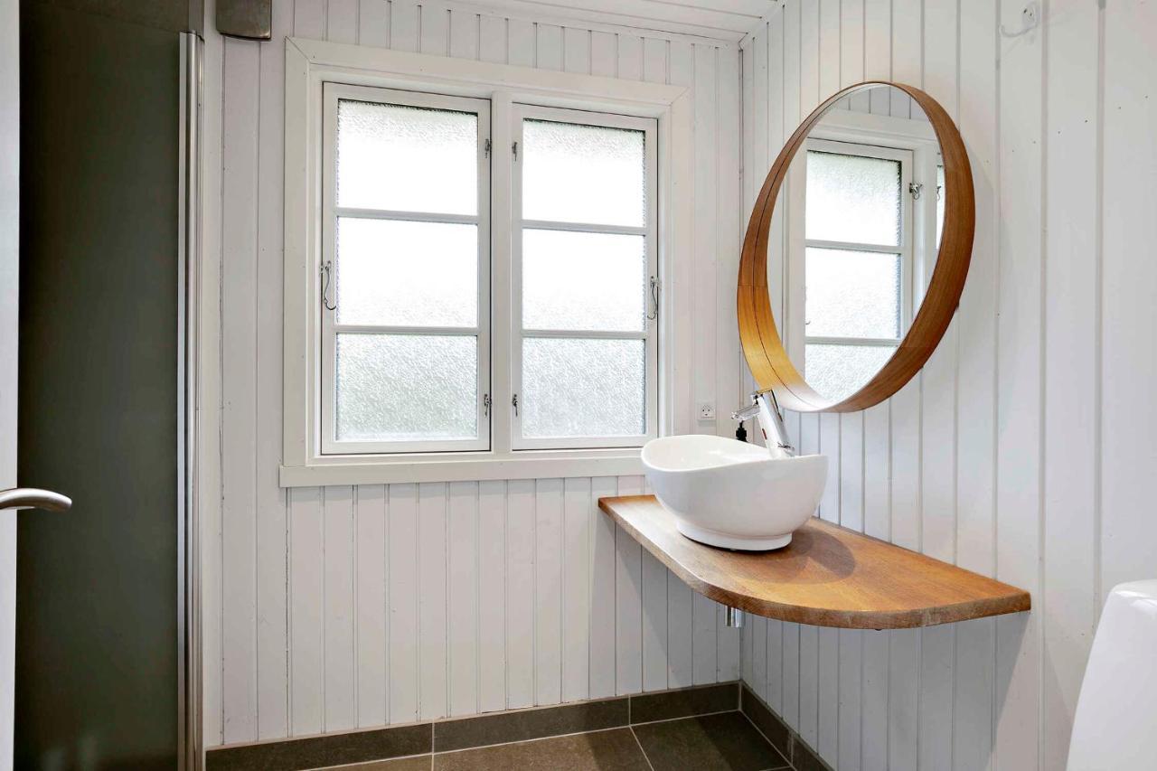 Nyistandsat Sommerhus Med Kaerlighed Og Sjael Kyndelose Exterior photo